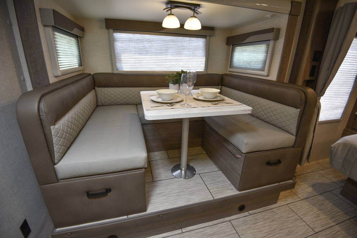 Gallery Lance 1995 Travel Trailer The 1685's bigger brother